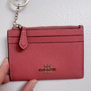 Coach Rose Pebbled Leather Key & Card Holder – Excellent Condition Like New 💞